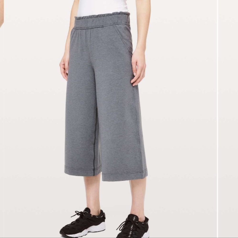 Lululemon Hello Sunday Crop